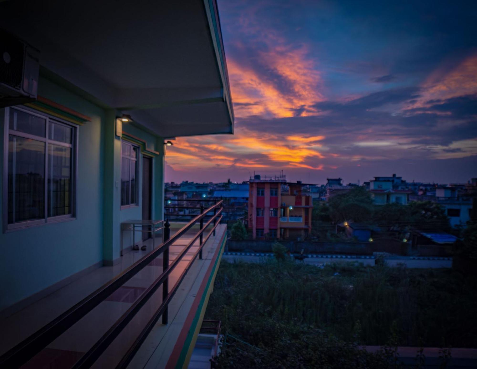 Galaxy Guest House Bhairāhawā Exterior foto